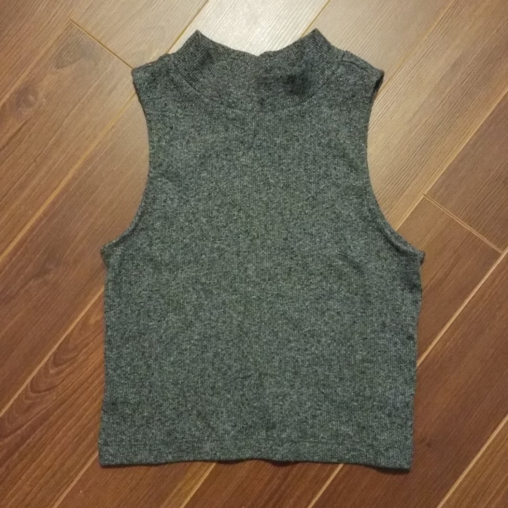 Mock turtleneck crop